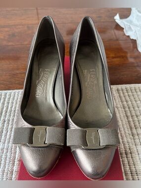 Salvatore Ferragamo Vara Ribbon Wedge Pumps Women size 7